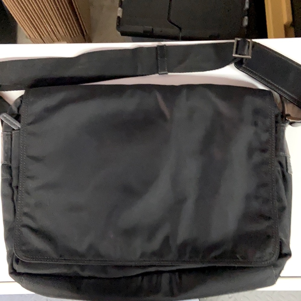 Banana Republic Messenger Bag black